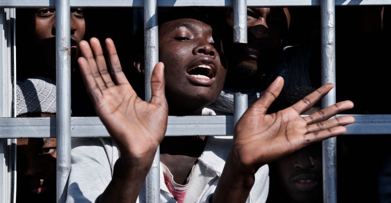 Migrant behind bars in a Libyan detention centre. UNICEF/Romenzi.