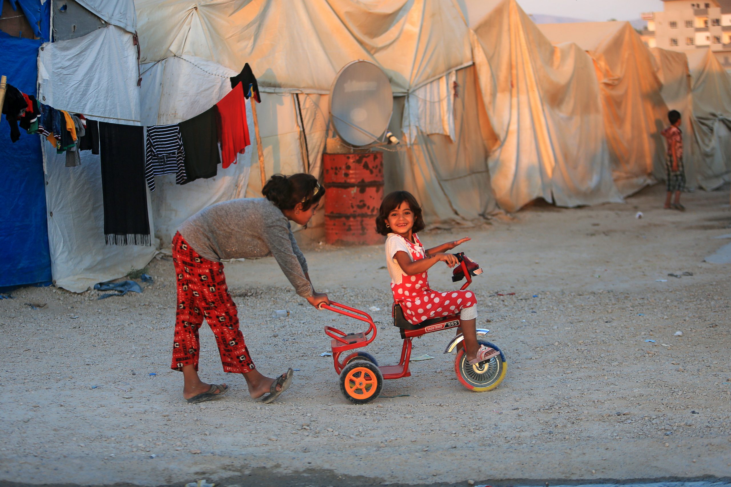 Displaced Iraqi children from the Yazidi minority, who fled the Iraqi town of Sinjar, play at Sharya camp on the outskirts of Duhok province, July 30, 2019. REUTERS/Ari Jalal .