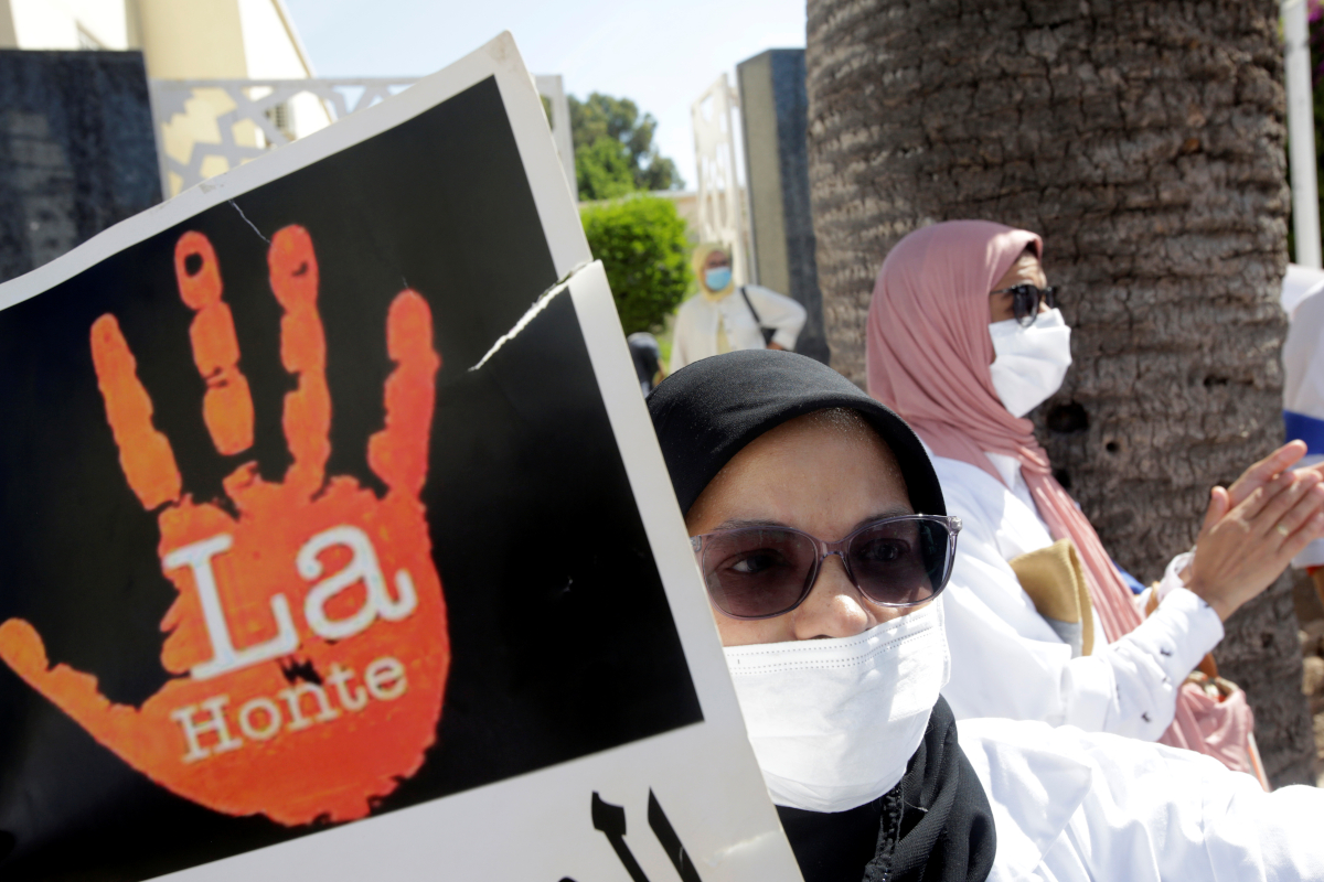 عاملون بالقطاع الصحي يتظاهرون للمطالبة برواتب أعلى وظروف عمل أفضل، الرباط، المغرب، 9 سبتمبر 2020. رويترز، يوسف بودلال.
