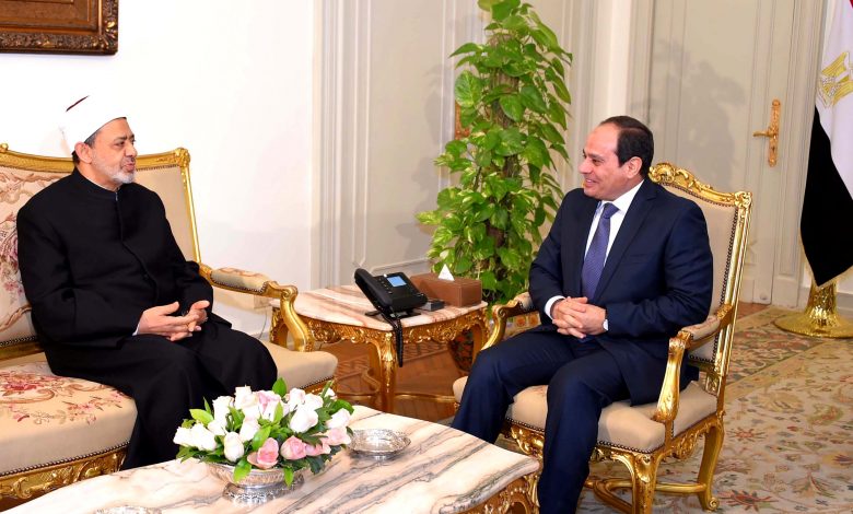 Egyptian President Abdel Fattah al-Sisi meets with Al-Azhar's Grand Imam Ahmed al-Tayeb at the Ittihadiya presidential palace in Cairo, Egypt 26 February 2017. The Egyptian Presidency/Handout via Reuters