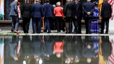 G7 Heads of State and Government and their outreach guests stand in front of the Bavarian resort of Schloss Elmau castle, Germany, 27 June 2022. Reuters/Jonathan Ernst.
