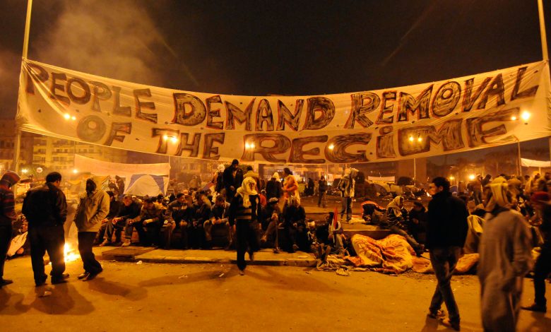 محتجون يخيمون في ميدان التحرير مطالبين بإستقالة حسني مبارك، 5 يناير 2011. المصدر: هانز لوكاس عبر رويترز.