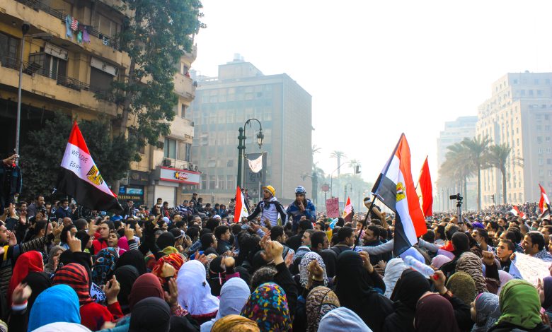 تجمع آلاف المتظاهرين في ميدان التحرير بالقاهرة، مصر، في نوفمبر 2011، 20 مايو 2013. المصدر: هانغ دين عبر شترستوك.