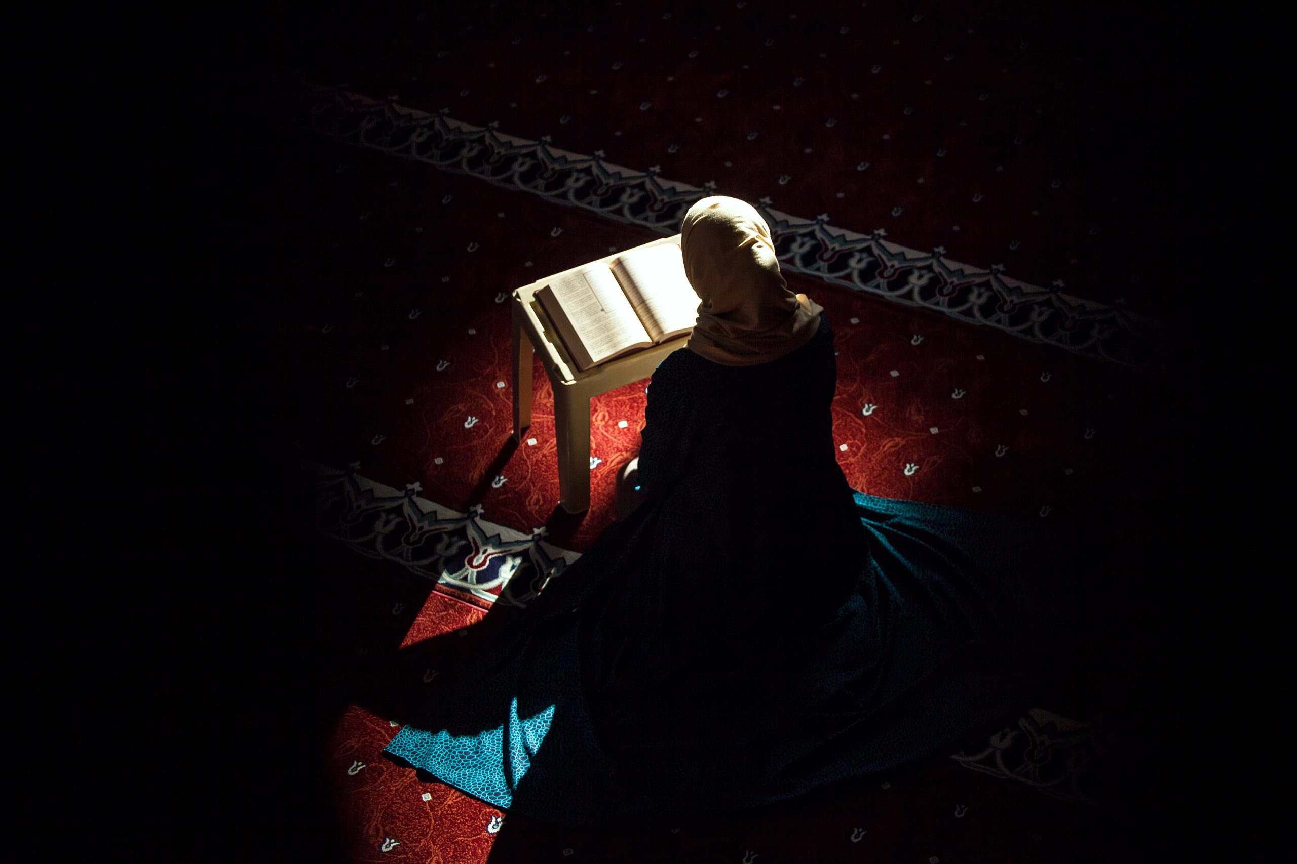 An image of a young woman reading the Quran at a mosque, January 13, 2018. Source: Lenar Musin via Shutterstock.